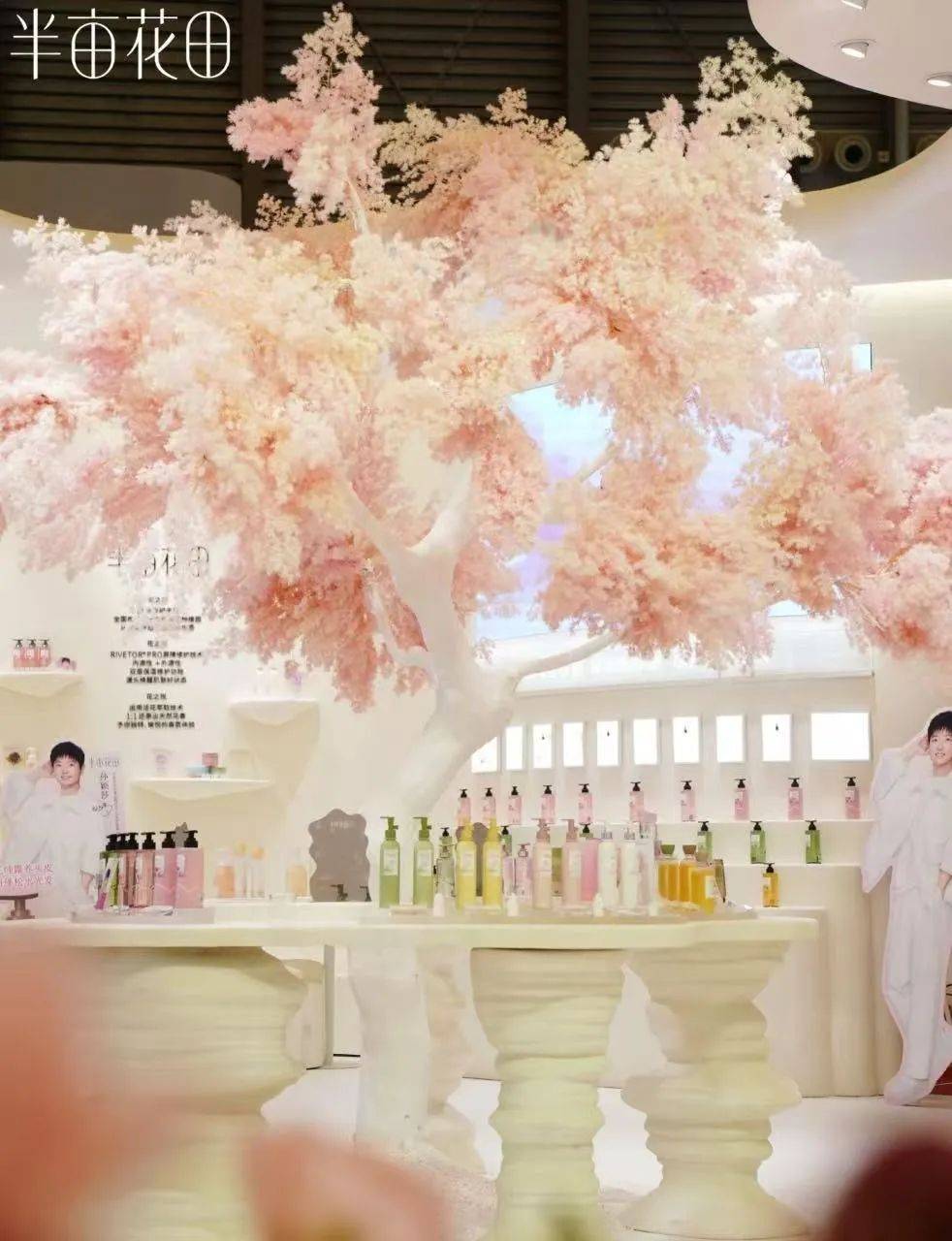 下中国化妆品市场呈现这些趋势pg电子免费模拟器全球化背景(图16)